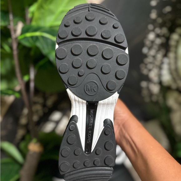 Black & white Micheal kors sneakers. Only were once, in brand new like condition - Picture 2 of 6